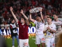 Fussball 1. Bundesliga 24/25: FC Bayern Muenchen feiert die 34. Deutschen Meisterschaft