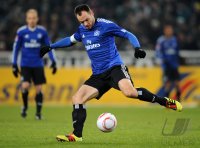 Fussball: 1. Bundesliga Saison 2010/2011, Hamburg: WESTERMANN am Ball