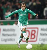 Fussball UEEA CUP Bremen, JENSEN Einzelaktion