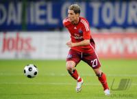 FUSSBALL UEFA CUP: Hamburg, NEVES Einzelaktion