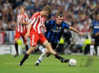 Fussball Champions League Finale: Thomas Mueller (li, FCB) gegen Goran Pandev (re, Inter)