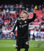 Fussball 1. Bundesliga  Saison  2025/2026  28. Spieltag SC Freiburg - FC Bayern Muenchen