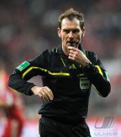 Fussball DFB Pokal 10/11 :  Schiri Florian Meyer