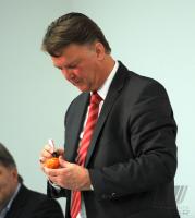 FUSSBALL International CHL 09/10: Trainer Louis van Gaal (FCB)