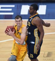 Basketball 1. Bundesliga 14/15 Hauptrunde:  Walter Tigers Tuebingen - Alba Berlin