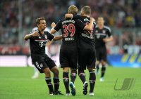 Fussball International Audi Cup 2011: Rafinha, Toni Kroos, Bastian Schweinsteiger (v. li., FC Bayern Muenchen)