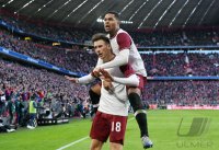 Fussball 1. Bundesliga Saison 19/20: JUBEL Leon Goretzka (FC Bayern Muenchen)