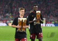 Fussball 1. Bundesliga Saison 21/22: JUBEL FC Bayern Muenchen feiert die 32. Meisterschaft