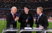 FUSSBALL  International CHL 09/10: Franz Beckenbauer im RAN Interview mit Mark van Bommel, Johannes B. Kerner (v. li.)