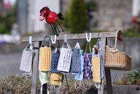 Hirrlingen (Kreis Tuebingen) Schmuckbild Schutzmasken Strassenverkauf