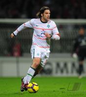 FUSSBALL, DFB Pokal Halbfinale: Bremen, FRINGS Einzelaktion am Ball