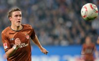 Fussball: 1. Bundesliga Saison 2010/2011, Pauli: KRUSE am Ball