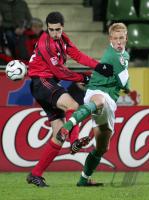 Fussball 1. Bundesliga: Bayer leverkusen - VFL Wolsburg, Zweikampf