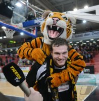 Basketball 1. Bundesliga 2012/2013:  Walter Tigers Tuebingen - Fraport Skyliners Frankfurt