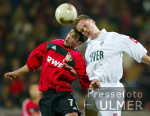 Fussball 1. Bundesliga: Leverkusen - Gladbach, Zweikampf