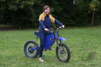 Mechatronik - Student Elias Pfeffer mit seinem selbstgebauten E-Bike
