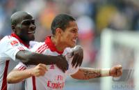 Fussball 1. Bundesliga : JUBEL nach dem Tor zum 1:3 Guy Demel, Paolo Guerrero (v. li., Hamburger SV)