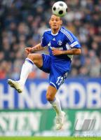 FUSSBALL 1. BUNDESLIGA: Schalke, JONES Einzelaktion