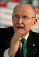 Fussball 1. Bundesliga, Saison 2011/2012: Pressekonferenz Werder Bremen zur Vertragsverlaengerung von Manager und Trainer