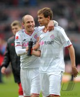Fussball 1. Bundesliga, Saison 2011/2012: JUBEL nach dem Sieg, Arjen Robben (li.) mit Holger Badstuber (FC Bayern Muenchen)