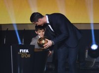 Fussball International  FIFA Ballon d Or 2014: Ronaldo mit Sohn.