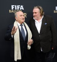 Fussball International  FIFA Ballon d Or 2012: Gerard Depardieu und FIFA Praesident Blatter
