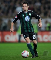 Fussball: 1. Bundesliga Saison 2010/2011: Wolfsburg, RIETHER am Ball