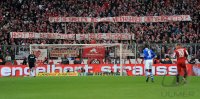 Fussball DFB Pokal 10/11 : FC BAYERN Fankurve mit einem BANNER, gegen Torwart Manuel Neuer (FC Schalke 04)  FUER Thomas Kraft (FC Bayern Muenchen) , HAST DU KEIN STOLZ SCHALKE SCHWEIN