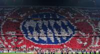 FUSSBALL  International CHL 09/10: Choreographie der FC Bayern Fans mit Vereinswappen