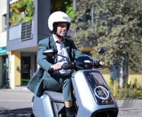 Oberbuergermeister Boris Palmer (Parteilos) bei einer Probefahrten mit einem E-Roller