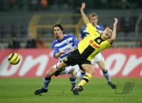 Fussball 1. Bundesliga: Dortmund - Duisburg, Zweikampf