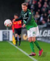 Fussball: 1. Bundesliga Saison 2010/2011: Bremen, HUNT am Ball