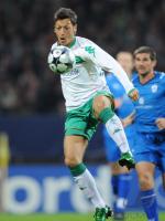 FUSSBALL CHAMPIONS LEAGUE: Bremen, OEZIL Einzelaktion