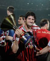FUSSBALL SERIE A:  Meister 2011  AC Mailand:  PATO  mit Pokal