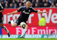 FUSSBALL, 1. BUNDESLIGA, 27. Spieltag: Schalke, KLUGE am Ball