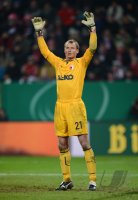 FUSSBALL DFB POKAL  Saison 2012/2013: Torwart Alexander Manninger (FC Augsburg)