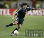 FUSSBALL CHL   Luis Figo (Real) am Ball