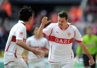 Fussball 1. Bundesliga :  Jubel nach dem  Tor zum 1:3 durch Zdravko Kuzmanovic mit Serdar Tasci (v. re., VfB Stuttgart)