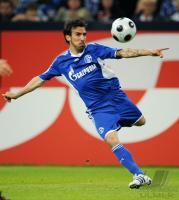 Fussball 1. Bundesliga, FC Schalke 04: SANCHEZ Einzelaktion am Ball