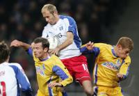 Fussball 1. Bundesliga: Hamburg - Duisburg, Zweikampf