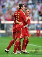 Fussball 1. Bundesliga, Saison 2011/2012:  JUBEL nach dem Tor Mario Gomez, Franck Ribery (v. li., FC Bayern Muenchen)