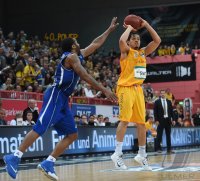 Basketball 1. Bundesliga 14/15 Hauptrunde:  Walter Tigers Tuebingen - FRAPORT SKYLINERS