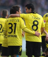 1. Fussball Bundesliga: (v. li.) BVB JUBEL nach dem TOR ZUM 1:0, Mario Goetze, Nuri Sahin