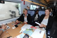 Frauen Fussball Nationalmannschaft: Martina MUELLER (GER)/l. und Bianca SCHMIDT (GER