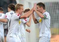 Fussball 1. Bundesliga, Saison 2011/2012:  Jubel Mike Hanke (li.)  mit Filip Daems (Borussia Moenchengladbach)