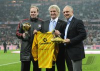 Fussball 1. Bundesliga, Saison 2011/2012: Sportdirektor Christian Nerlinger , Jean Marie Pfaff , Michael Rummenigge (v. li., FC Bayern Muenchen)