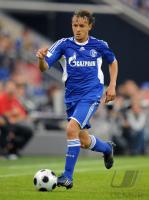 Fussball 1. Bundesliga, FC Schalke 04: RAFINHA Einzelaktion am Ball
