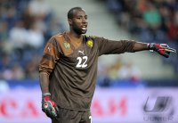 Fussball International Testspiel: Torwart Guy Roland NDY ASSEMBE (Kamerun)