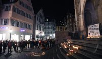 Tuebingen; Stille Mahnwache fuer Frieden auf dem Tuebinger Holzmarkt