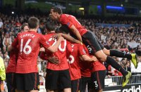 FUSSBALL INTERNATIONAL CHL ACHTELFINALE 12/13:  Jubel mit Michael Carrick, Robin van Persie und oben auf Rio Ferdinand (v. li., Manchester United FC)